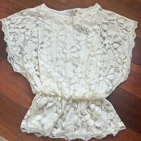 NWT Mystree Lace Overlay Cream Short Sleeve Top Size Small - Picture 1 of 7